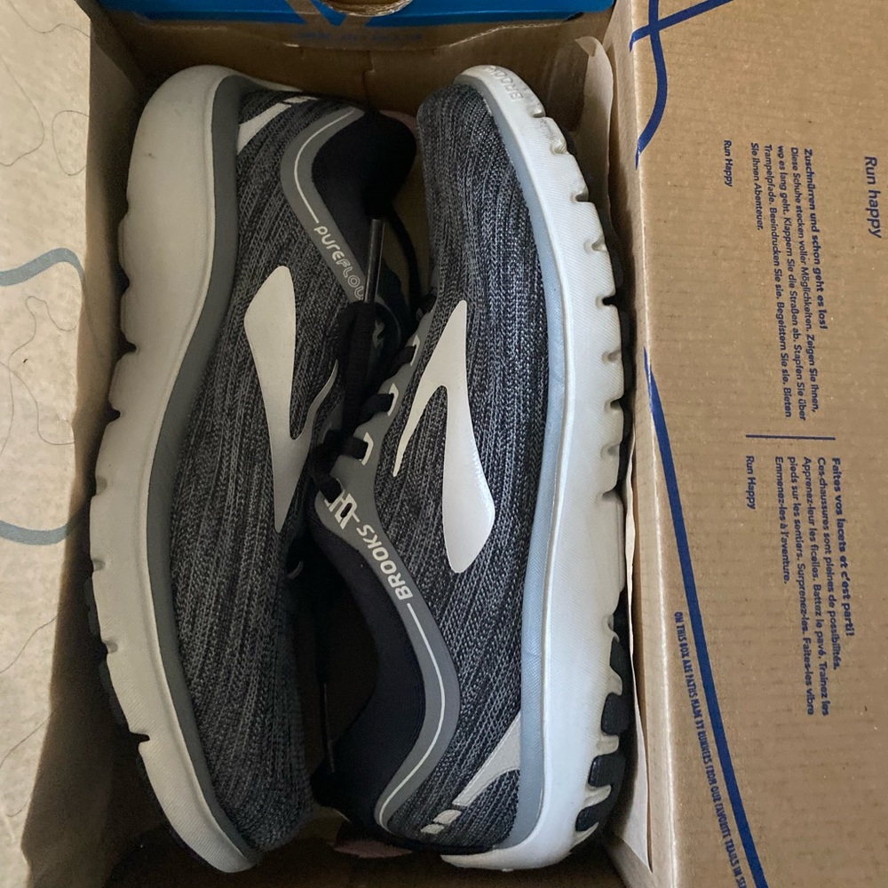 Brooks pure flow 7. Never worn outside of store.